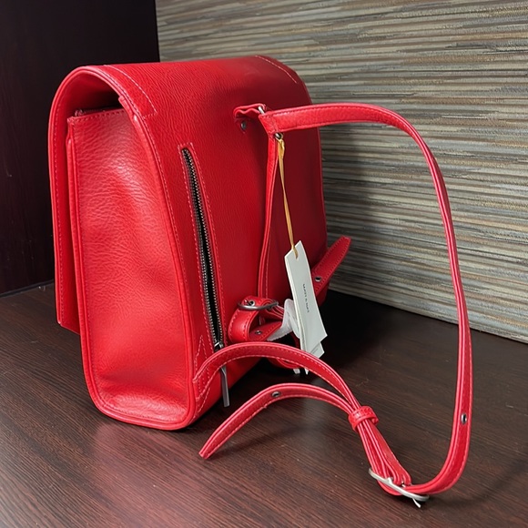 ❤️BEAUTIFUL ❤️Matt & Nat backpack/purse! straps, dust bag included❤️ - Picture 2 of 8